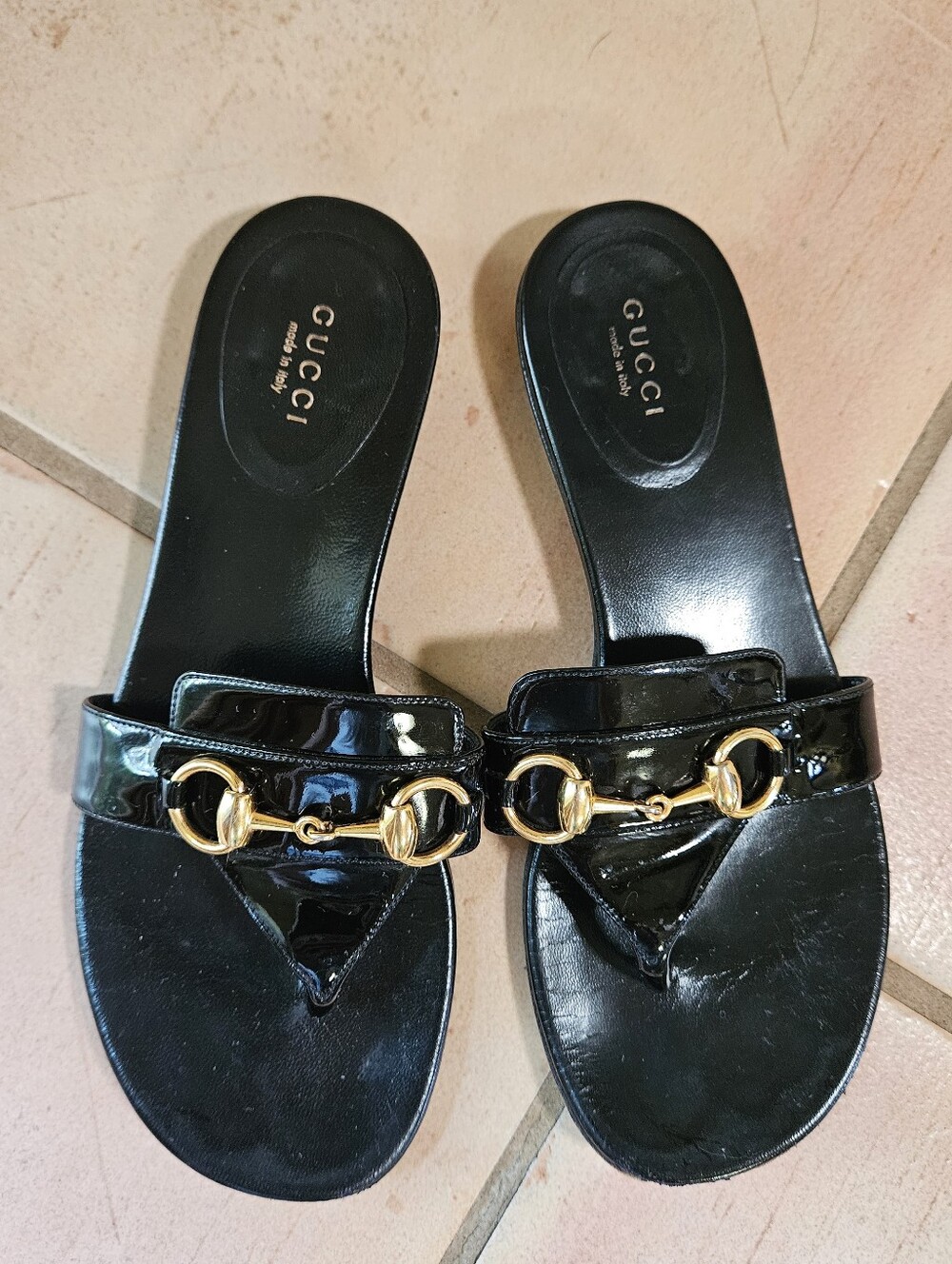 GUCCI Horsebit Patent Thong Sandals